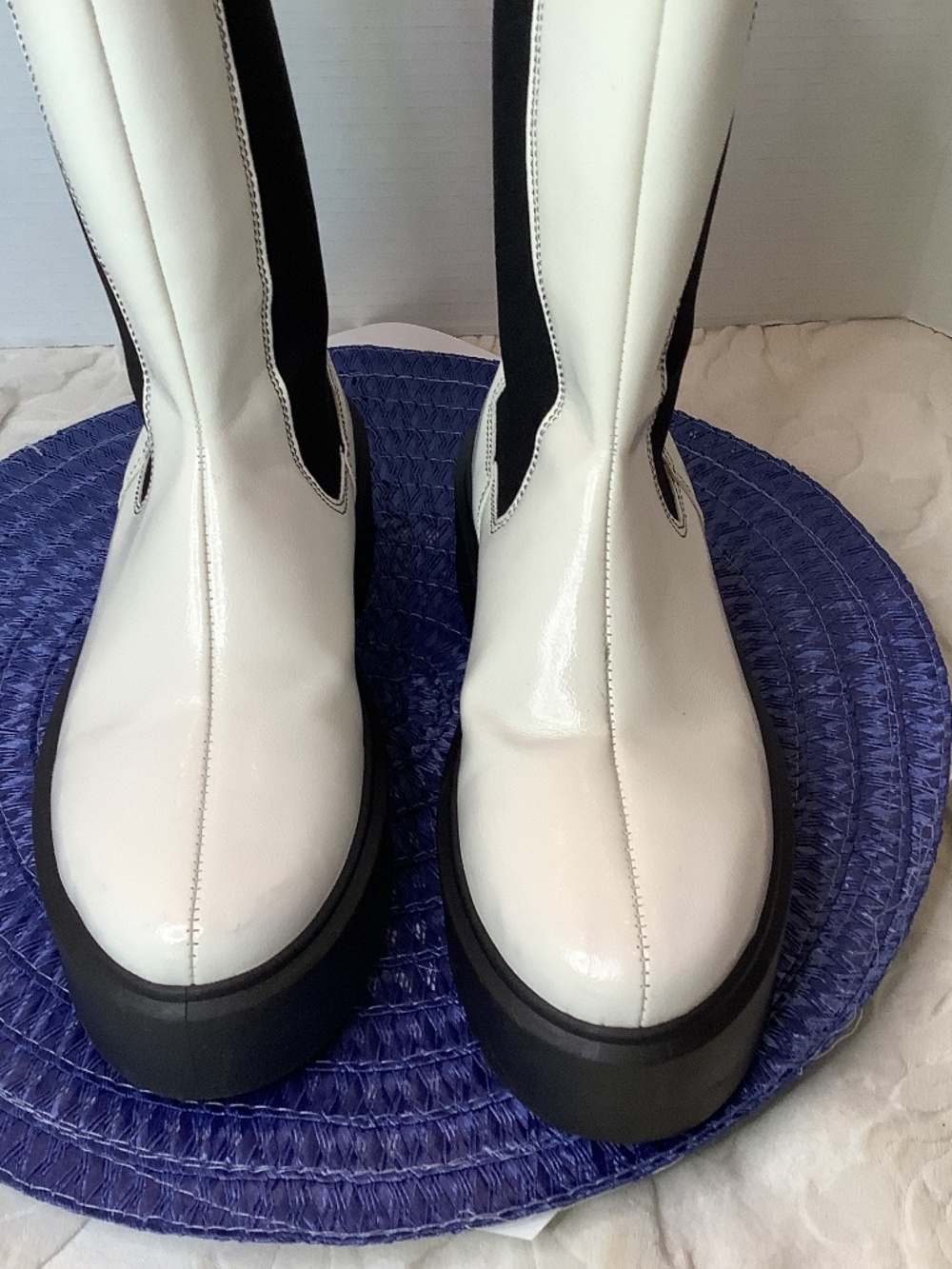 EUC ASOS design white black Chelsea boots platform - Picture 4 of 16